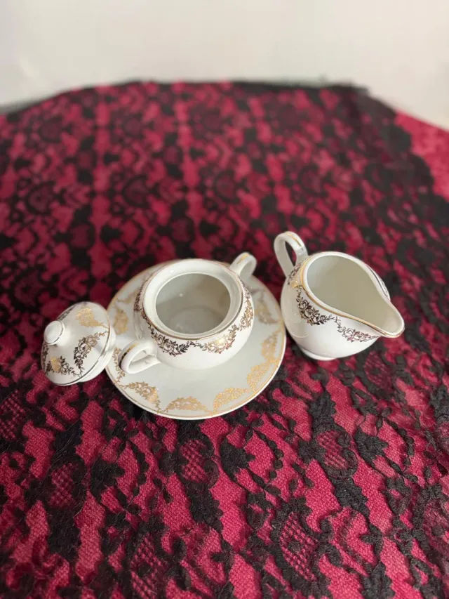 Juego porcelana vintage detalles dorados