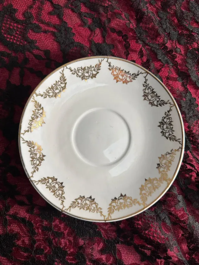 Juego porcelana vintage detalles dorados