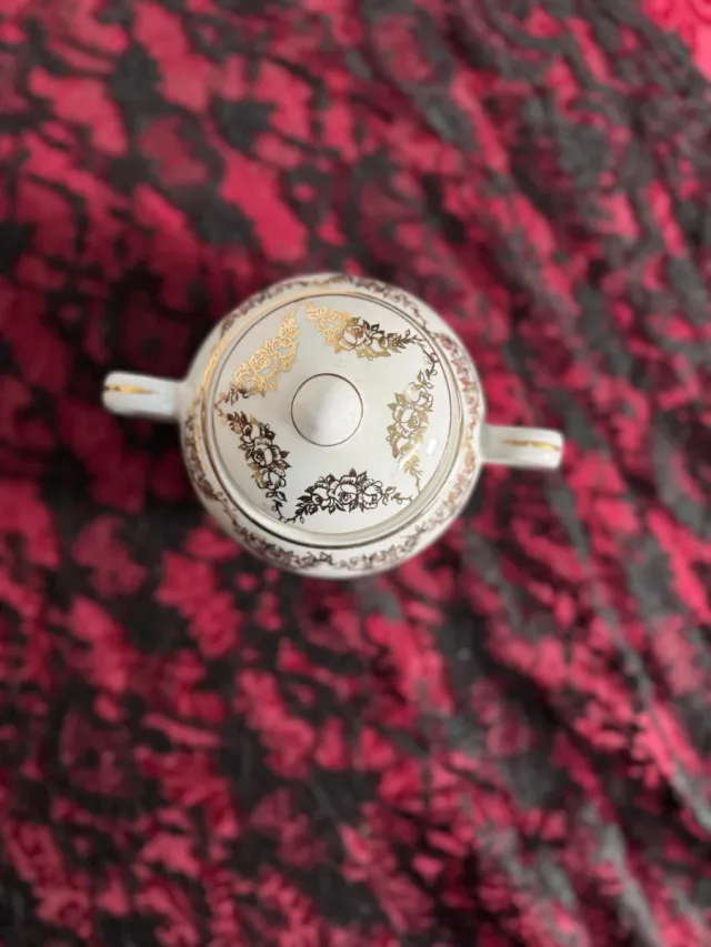 Juego porcelana vintage detalles dorados