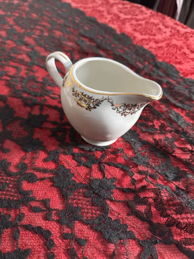 Juego porcelana vintage detalles dorados