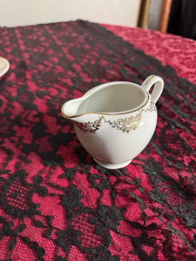 Juego porcelana vintage detalles dorados