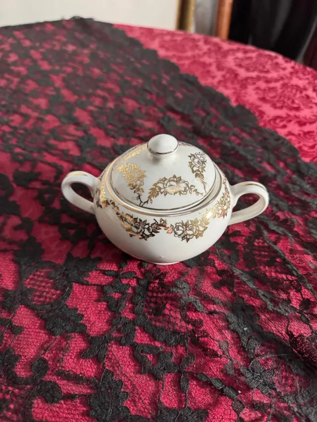 Juego porcelana vintage detalles dorados