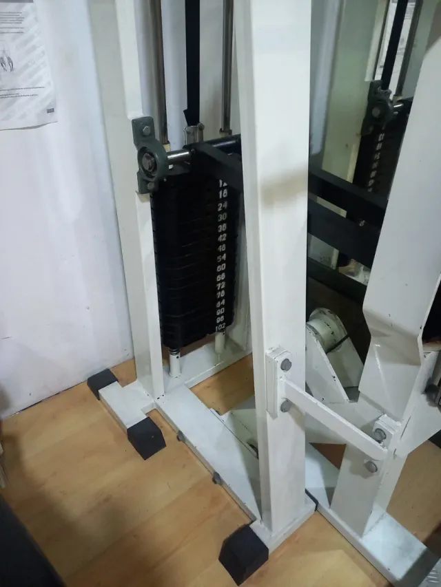 Máquina Sentadilla y Gemelo