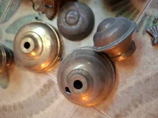 Portalampada, anelli tenda e ganci metallo antichi