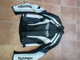 Chaqueta Triumph Negra y Blanca de cuero