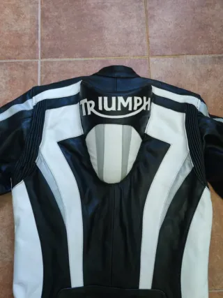 Chaqueta Triumph Negra y Blanca de cuero
