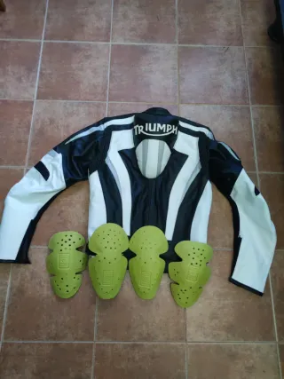 Chaqueta Triumph Negra y Blanca de cuero