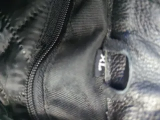 Chaqueta Triumph Negra y Blanca de cuero