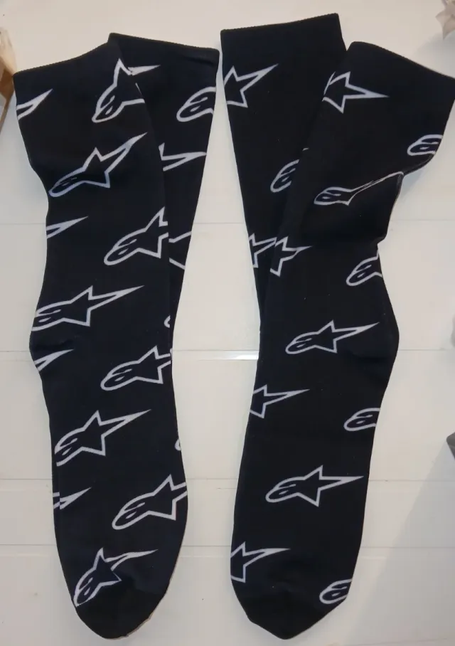 Pack Gorro Alpinestars Negro y Gris+calcetines