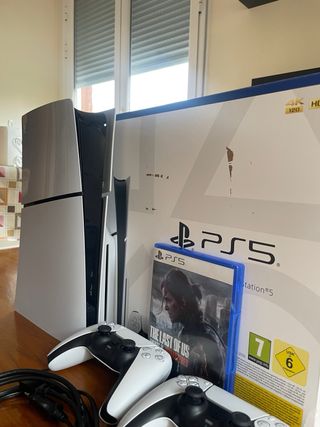 Consola PS5 Slim + Juego The Last of Us 2