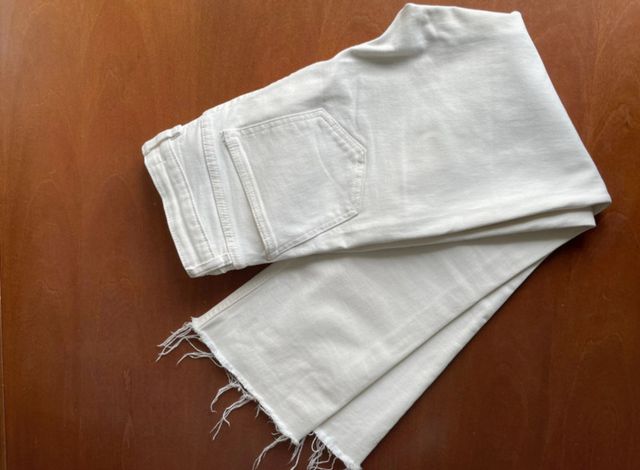 Vaqueros Zara crema