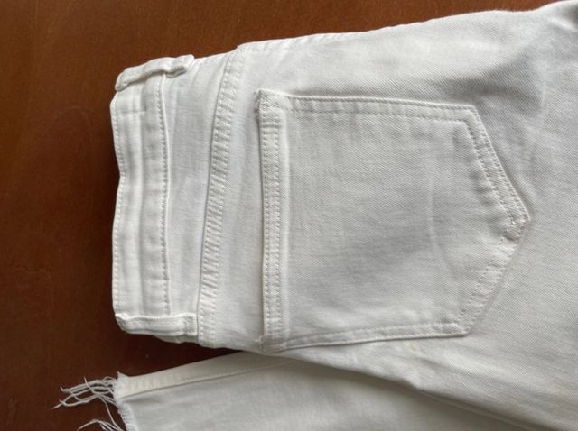 Vaqueros Zara crema