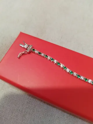 Bracciale tennis argento e pietre verdi