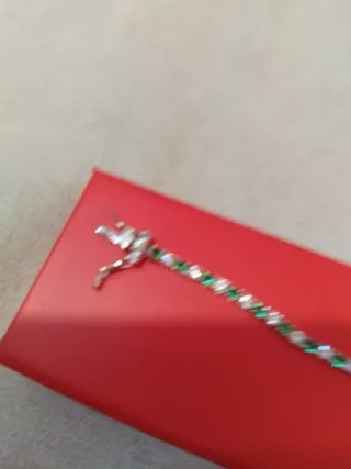 Bracciale tennis argento e pietre verdi