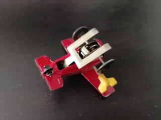 Avión a cuerda de hojalata vintage