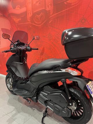 Piaggio Beverly 300 Negra