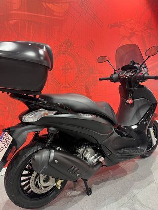 Piaggio Beverly 300 Negra