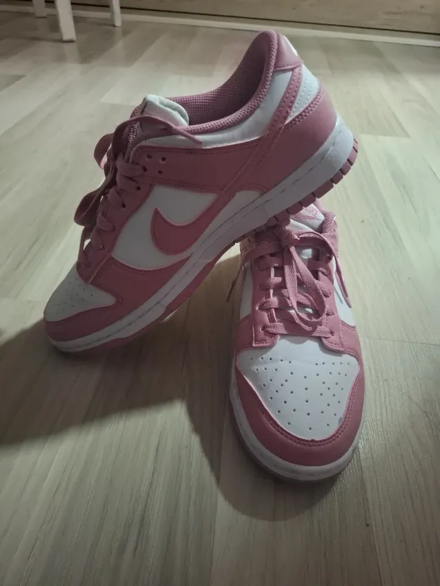 Zapatillas Nike Dunk Low Rosa y Blanco