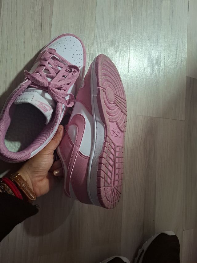 Zapatillas Nike Dunk Low Rosa y Blanco