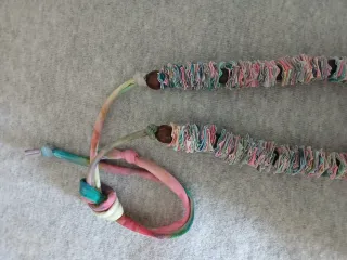 Collar hecho a mano con tela reciclada