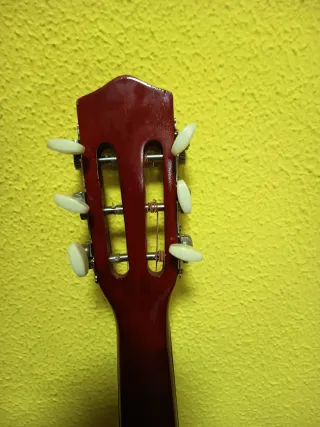 Guitarra Acústica Pequeña