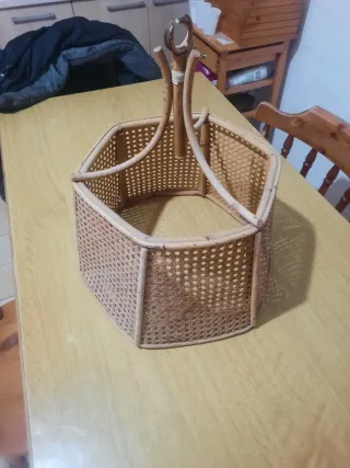 Lampadario in rattan esagonale