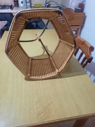 Lampadario in rattan esagonale