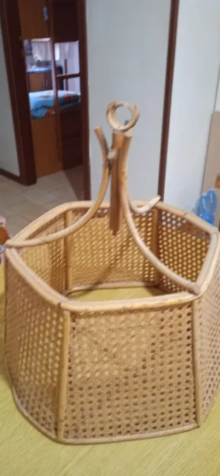 Lampadario in vimini esagonale