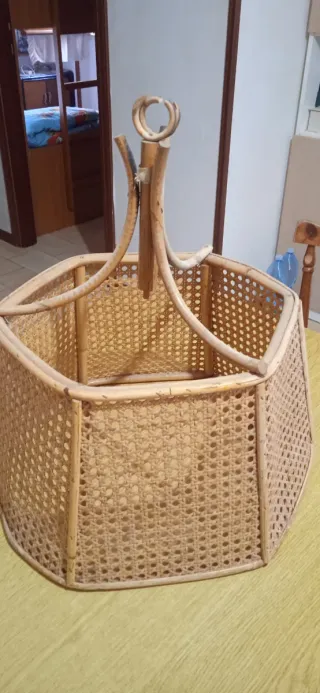 Lampadario in vimini esagonale