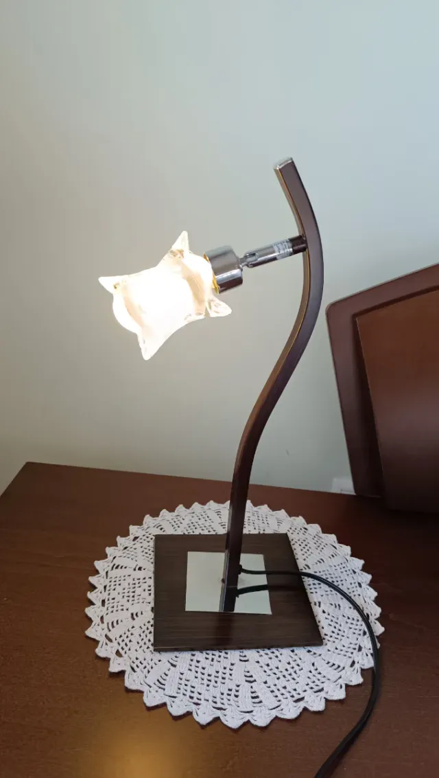 Lámpara de mesa moderna