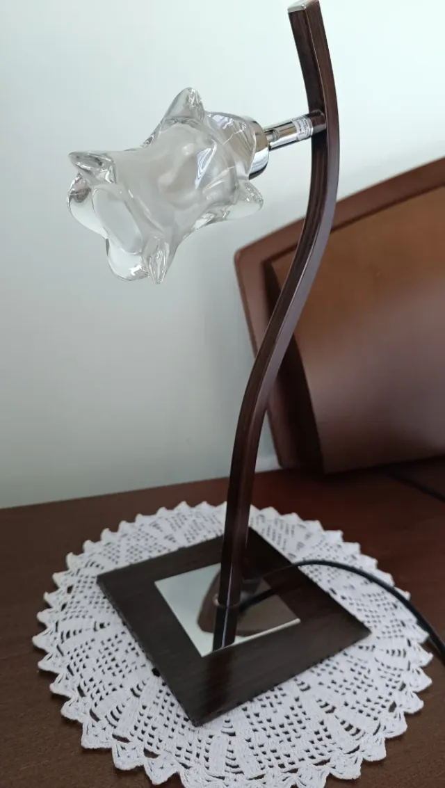 Lámpara de mesa moderna