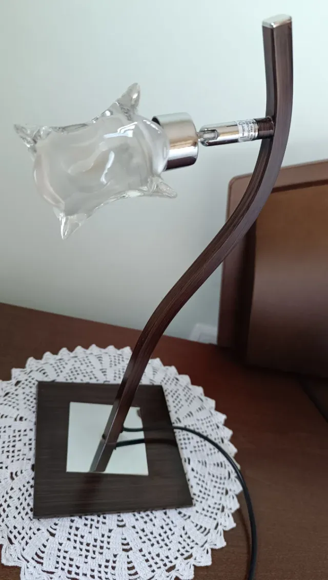 Lámpara de mesa moderna