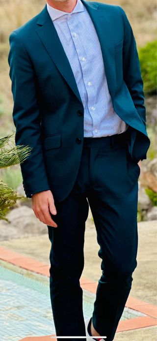 Traje slim hombre verdoso
