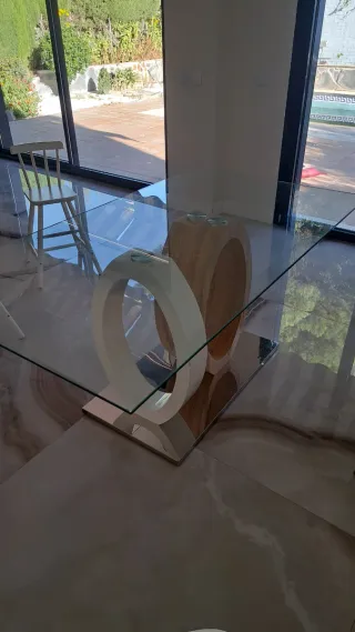 Mesa de comedor moderna madera y metal