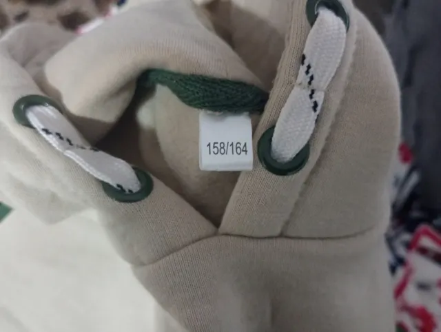 Sudadera con capucha niño color block