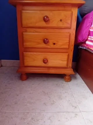 Mesilla de noche de madera natural