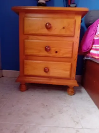 Mesilla de noche de madera natural