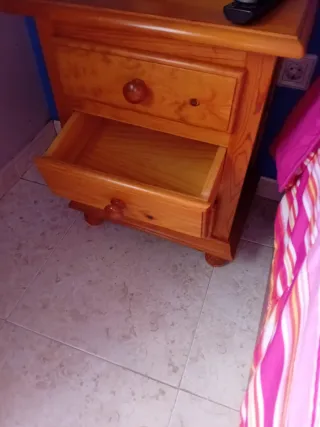 Mesilla de noche de madera natural