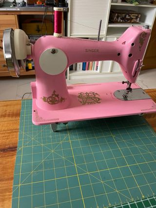 Máquina de coser Singer antigua rosa