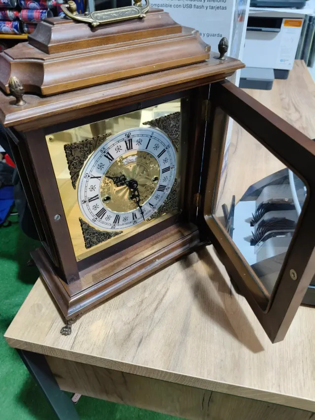 Reloj de mesa antiguo madera y metal