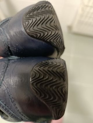 Zapatos de piel azules con cordones