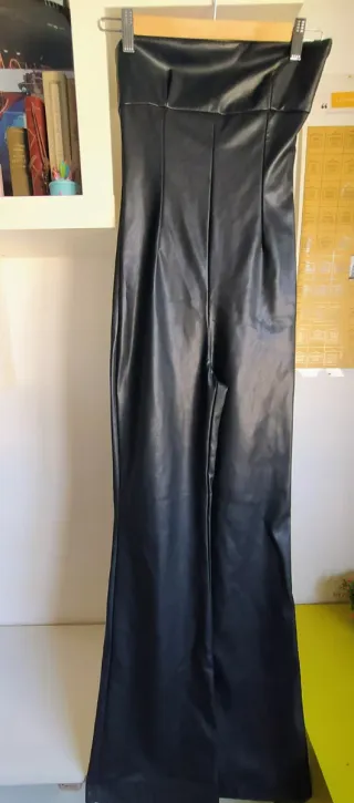 Mono efecto cuero Zara Talla XS Negro