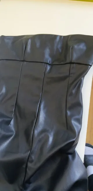 Mono efecto cuero Zara Talla XS Negro