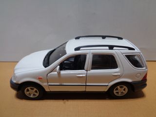 Mercedes Benz ML 320 escala 1/39