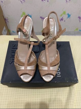 Tacones Beige y Dorado Mujer