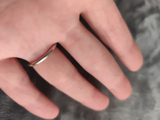 Anello solitario con zirconi