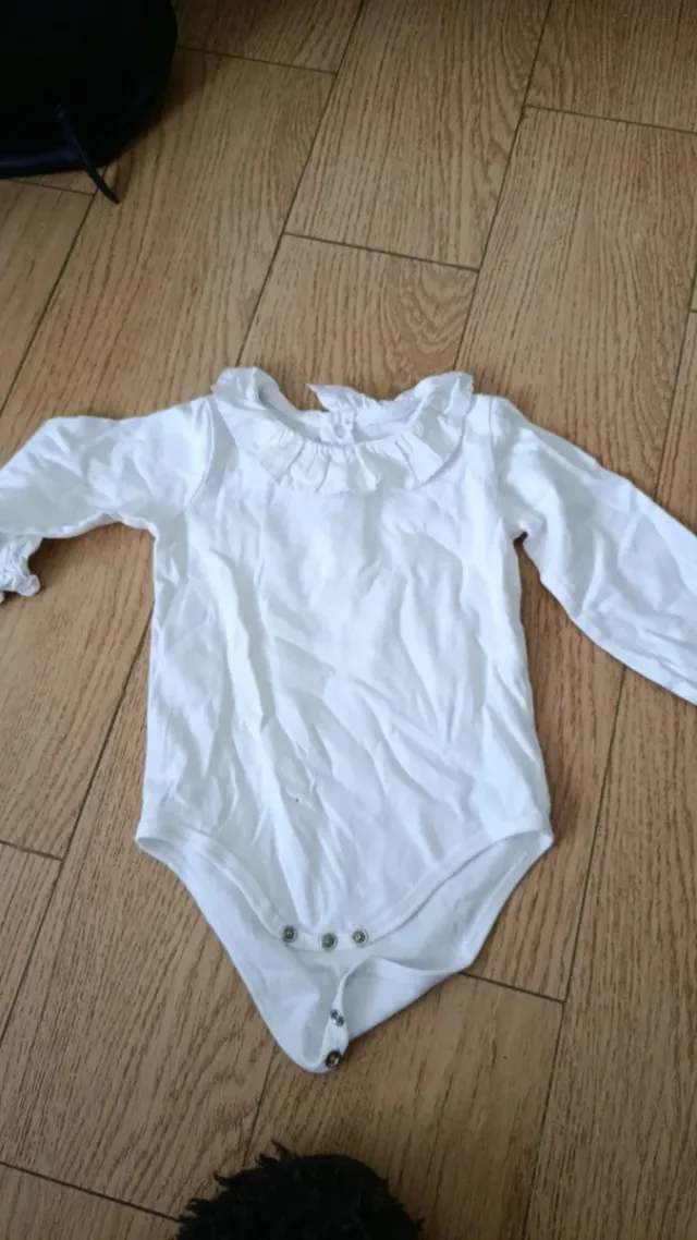 Body bebé cuello volante manga larga