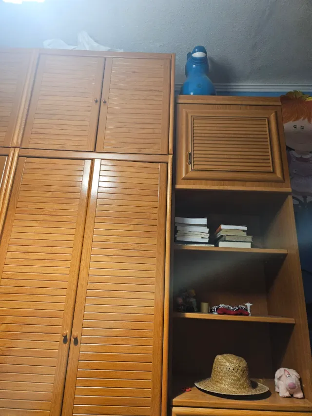 Armarios dormitorio madera, retirada interesado