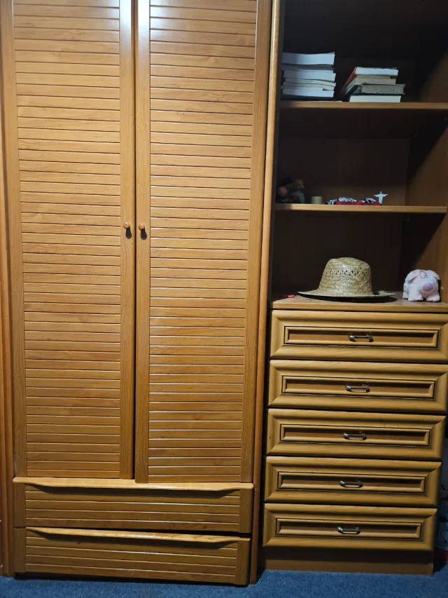 Armarios dormitorio madera, retirada interesado