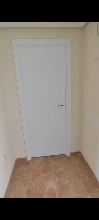 Carpintero montador puertas e muebles